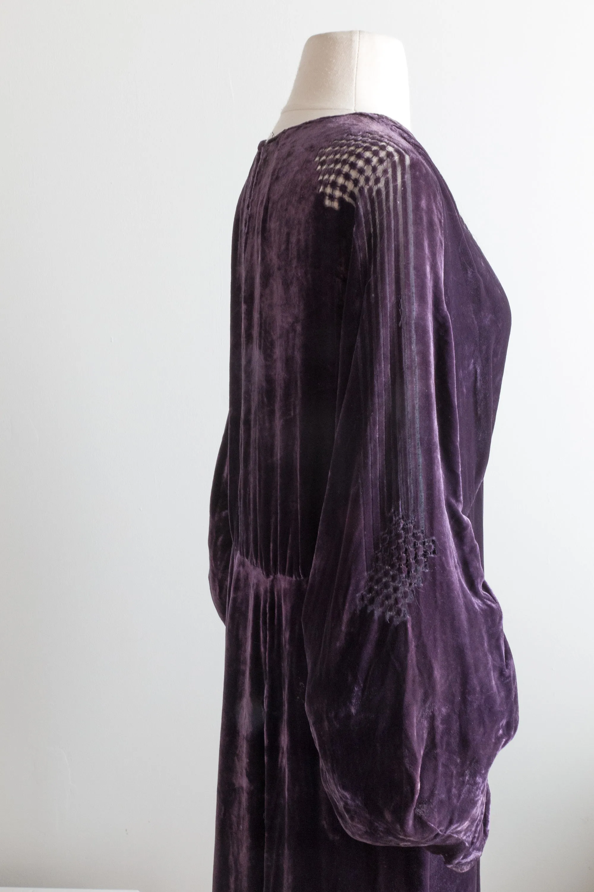 1930's Aubergine Silk Velvet Dress With Burnout Velvet Bishop Sleeves / Large