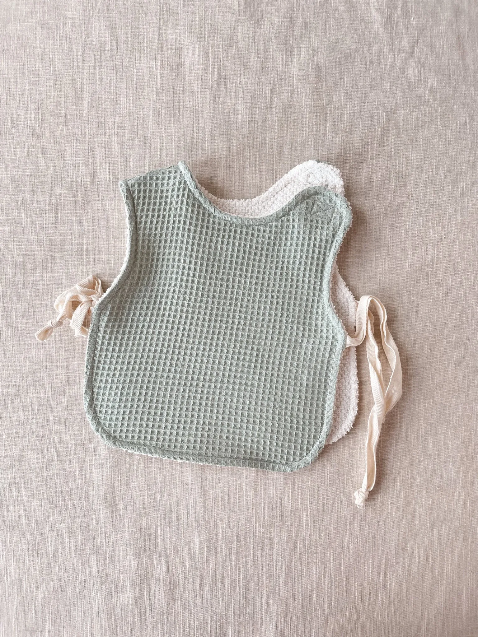 Baby & toddler bib / sage