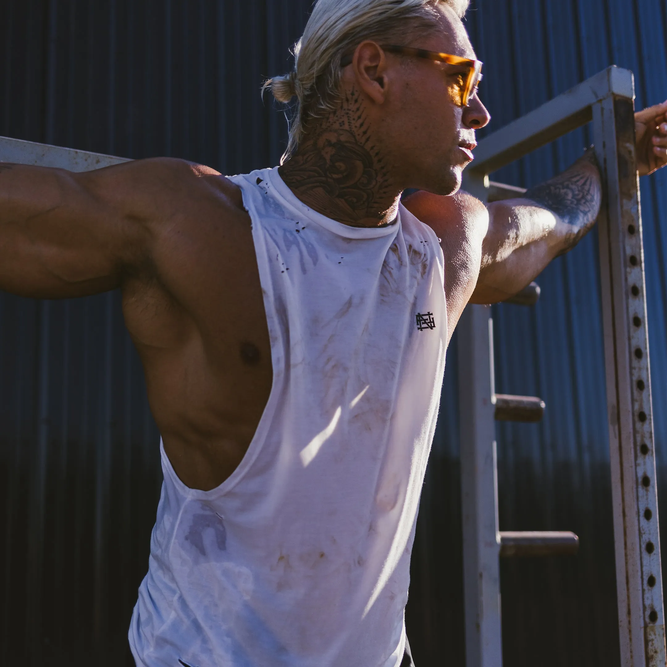 MOTO DISTRESSED BRO TANK - WHITE